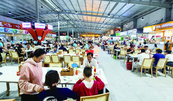 Nhiều quán ăn với menu đa dạng