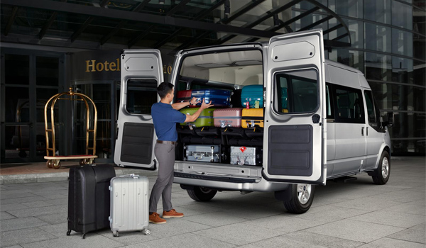 Cốp sau xe rộng, chứa được nhiều hành lý