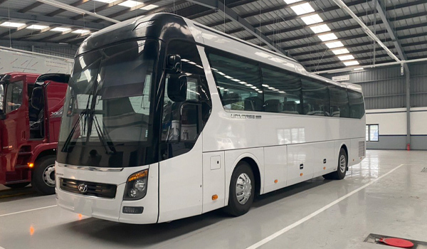 Hyundai Universe 45 chỗ là dòng xe khách cao cấp, nổi bật với thiết kế hiện đại & sang trọng