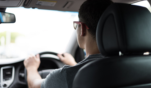 Thuê xe có tài xế là hình thức thuê xe kèm tài xế chuyên nghiệp