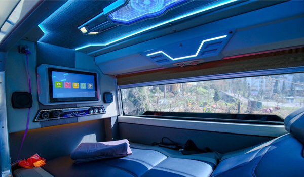 Hơi lạnh được phân bổ qua các cửa gió trên từng giường