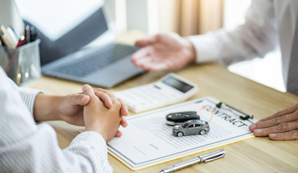 Trước khi ký kết hợp đồng, hỏi rõ xe có bảo hiểm hành khách hay không