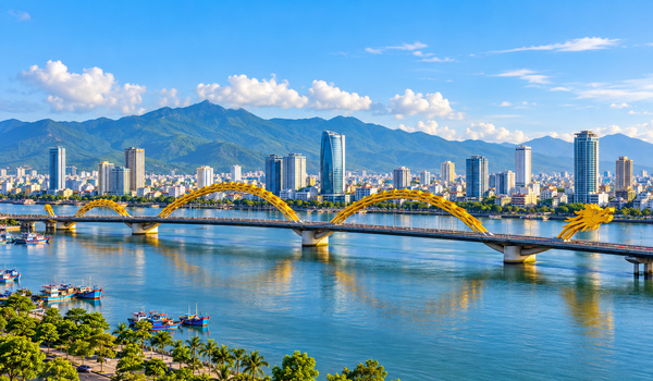 Đà Nẵng là thành phố biển nổi tiếng được biết đến với cảnh quan thiên nhiên đa dạng